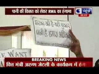 RWA people protest  for water in Dwarka in Arun Jaitley's programme