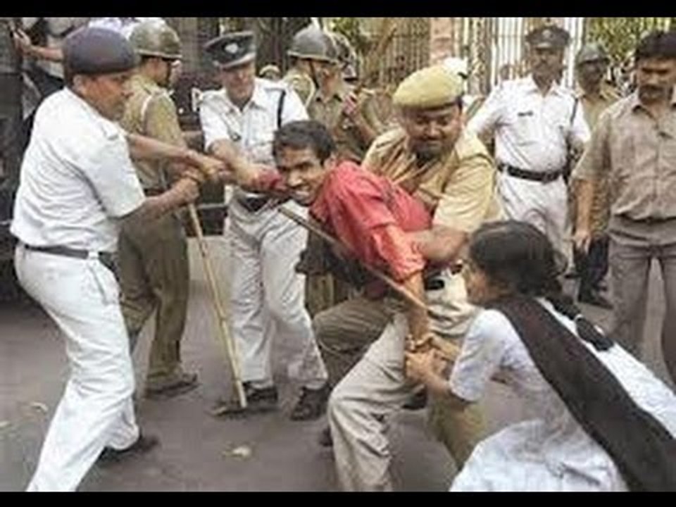 Gujarat police used AK-47 on Dalit protestors; 3 killed - NewsX