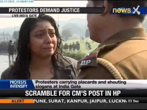 Delhi gangrape: Police use water cannons on protestors - NewsX