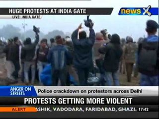 Delhi gangrape: Police clear India Gate - NewsX