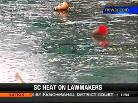 Kashmir: Dal Lake freezes; temp dips - NewsX