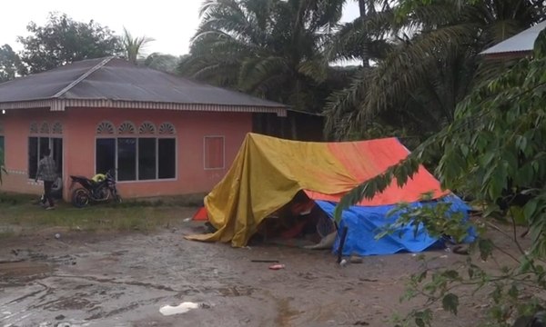 Khawatir Gempa Susulan, Warga di Solok Selatan Bertahan di Tenda