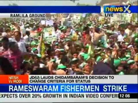 Adhikar rally: Crowd of lakhs turn up at Ramlila Maidan
