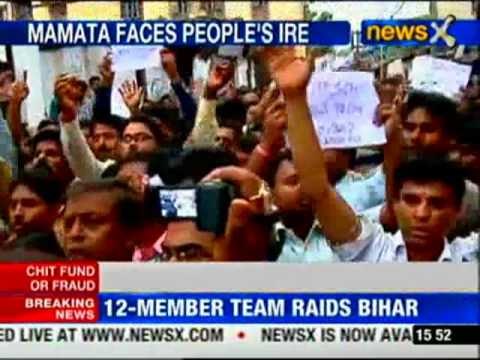 Chit-fund scam: Saradha agents protest outside Mamata's house