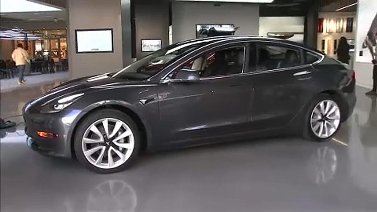 Μόνο στο e-shop της Tesla τα αμερικανικά ηλεκτρ...