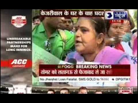 Delhi: Paramedical staff protests outside CM Arvind Kejiwal's residence