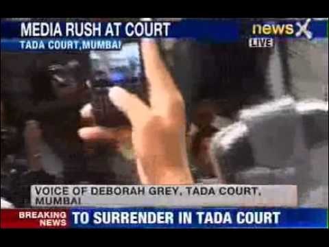 NewsX: Sanjay Dutt reaches Tada court, to surrender shortly