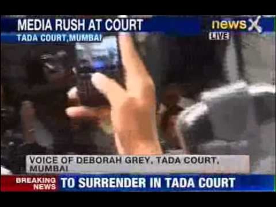 NewsX: Sanjay Dutt reaches Tada court, to surre...