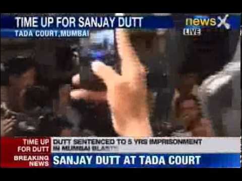 NewsX: Sanjay Dutt with Priya Dutt reaches court
