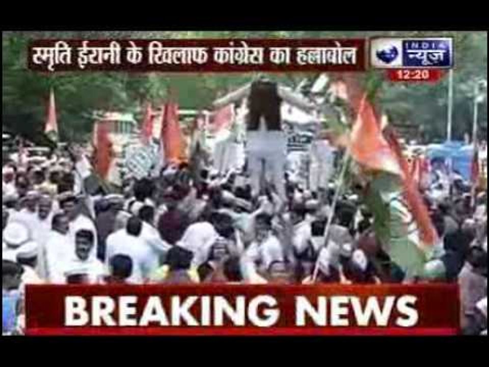 Congress protests at Jantar Mantar against Smriti Irani