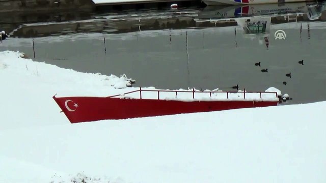 Van Gölü sahilinde kış güzelliği - BİTLİS