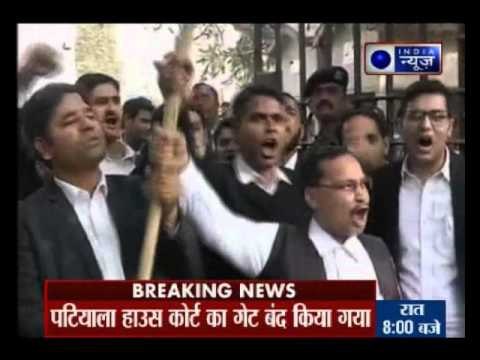 Chaos outside Patiala House Court; lawyers wave Indian flag