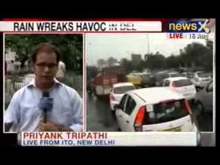 NewsX: Heavy rains throws traffic out of gear in Delhi