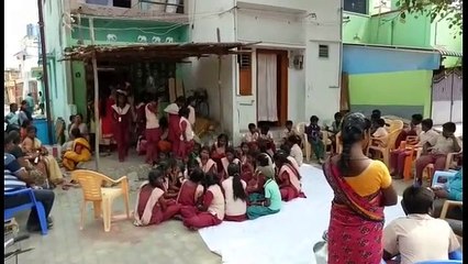 மரணமடைந்த ஆசிரியை.. கட்டிப்பிடித்து ஒப்பாரி வைத்து அழுத மாணவிகள்- வீடியோ