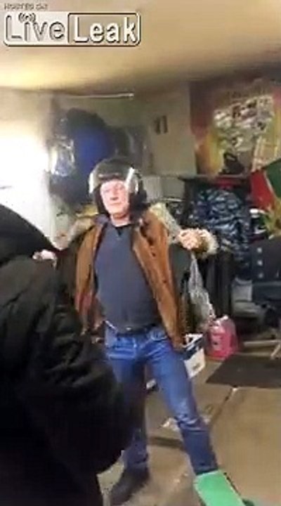 Pari stupide : il se fait tirer dessus dans le dos... et ça fait mal !