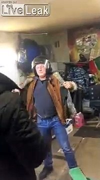 Pari stupide : il se fait tirer dessus dans le dos... et ça fait mal !