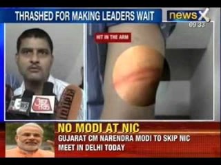 NewsX : Police officer thrashed for making leaders wait
