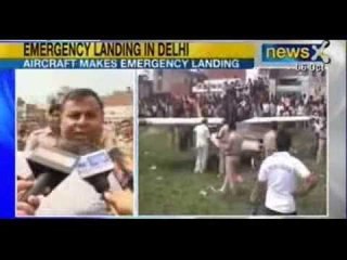 NewsX : Microlite aircraft makes emergency landing near metro station in Delhi