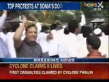 Delhi: Telugu Desam Party workers protest outside 10 Janpath