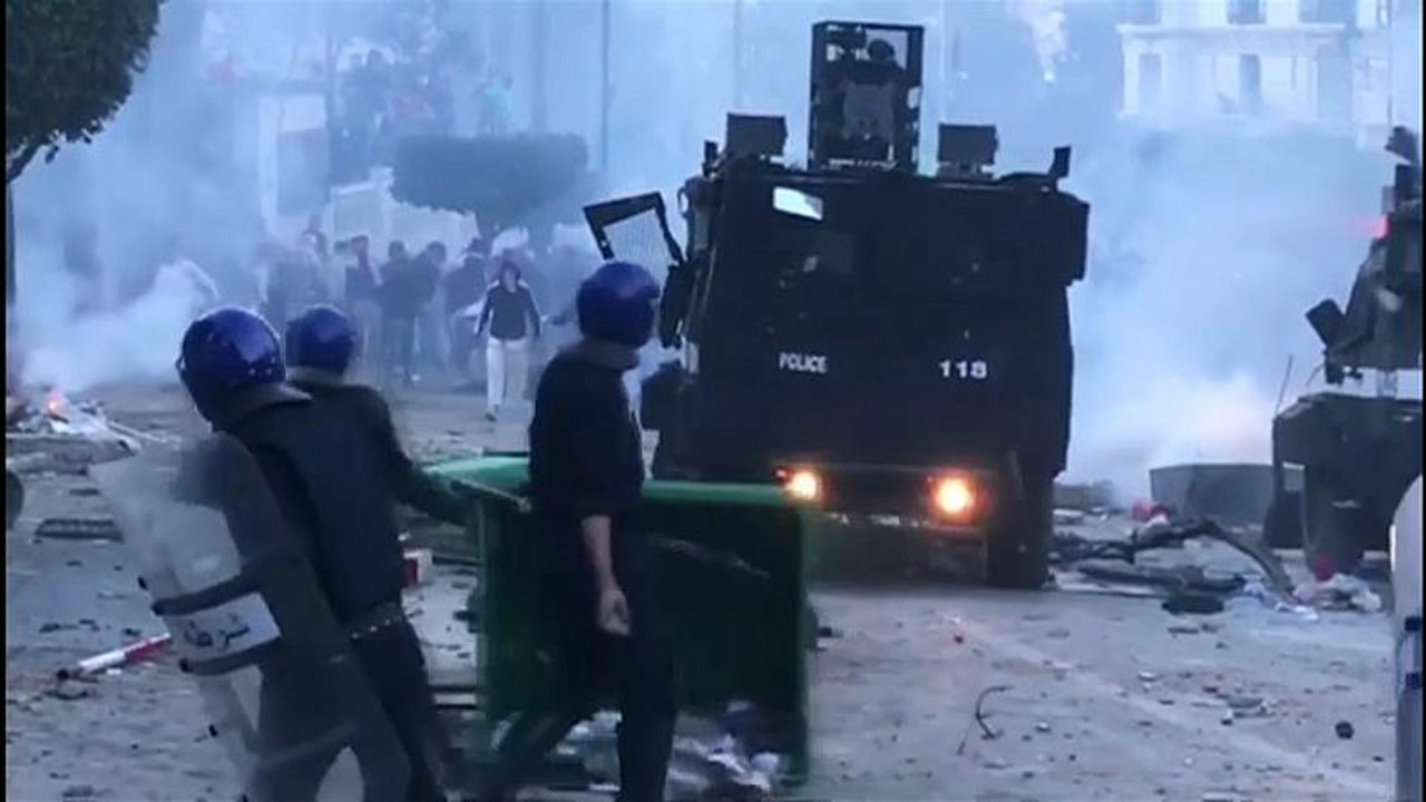 الجزائر: ألآلاف يطالبون بوتفليقة بالرحيل رافضين...