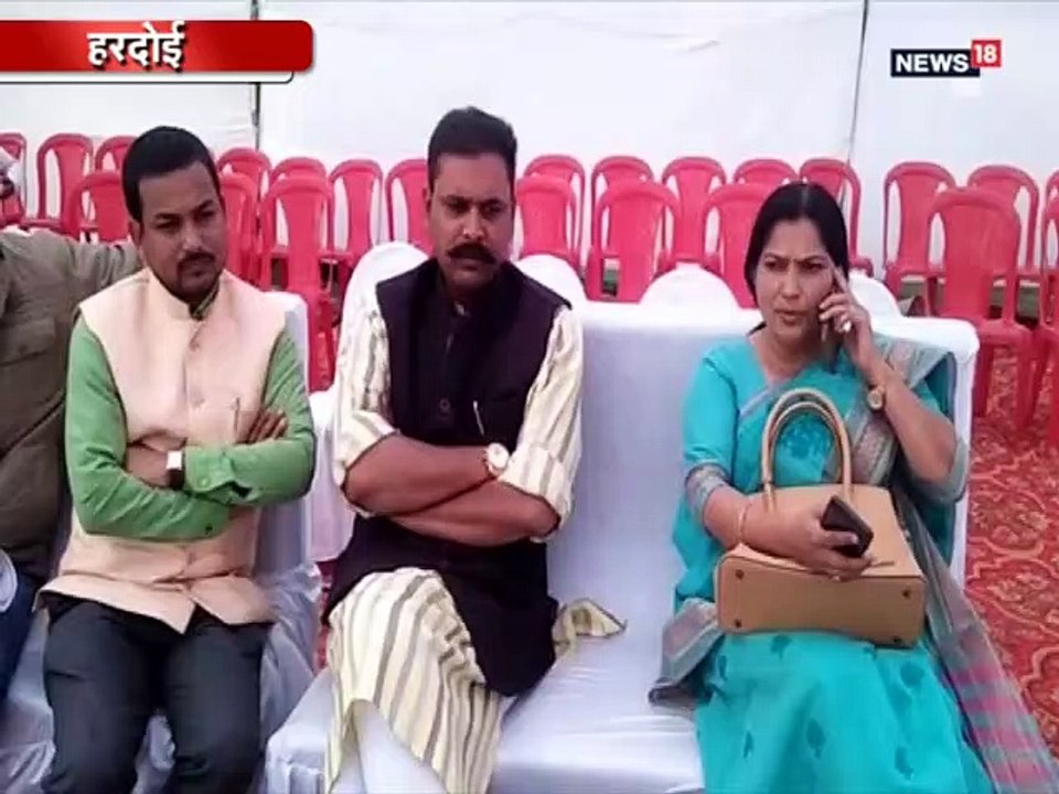 भाजपा सांसद और विधायक एक सुर में नारा लगा रहे ह...