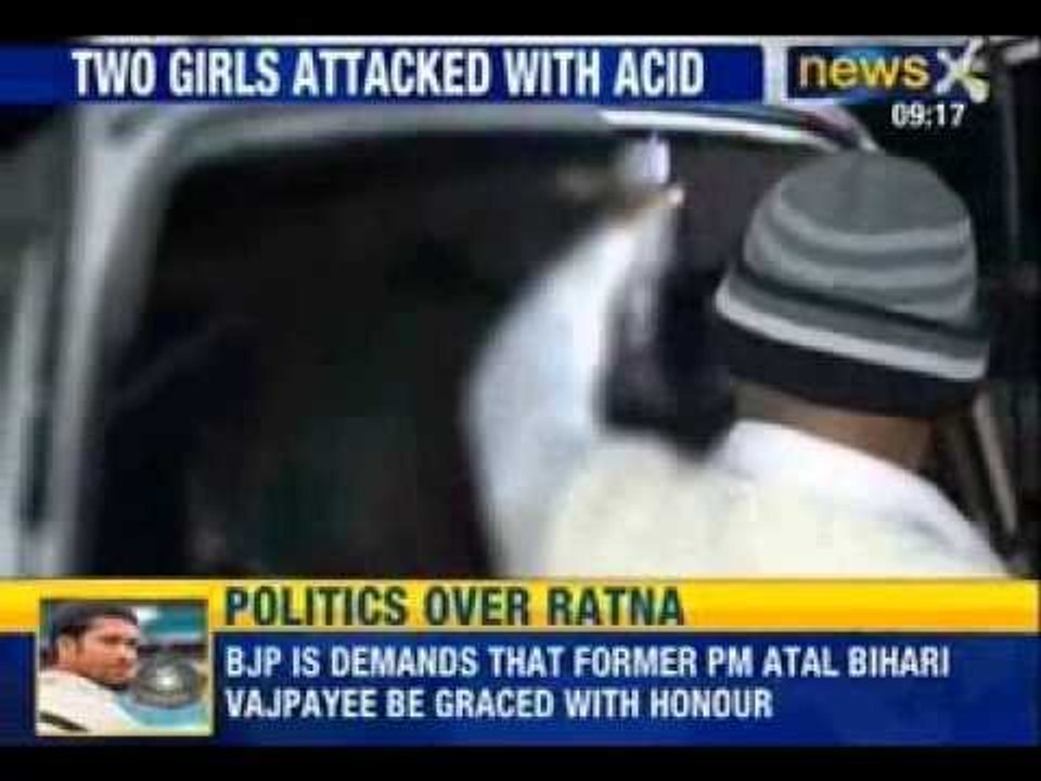 Delhi: Man throws acid on teenage girls for dec...