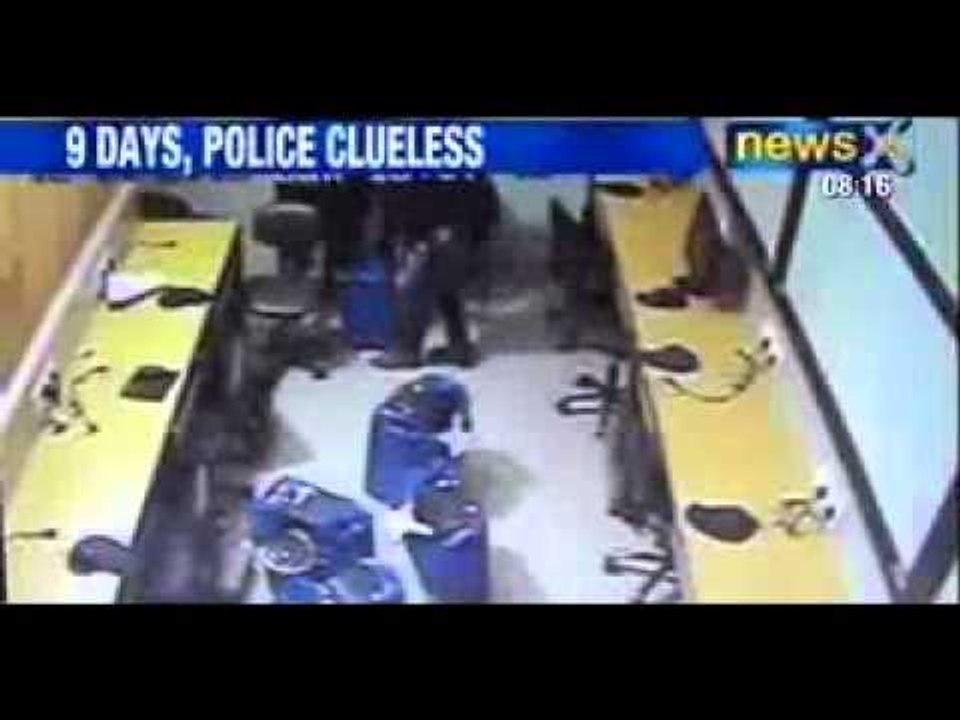 Caught On Tape : Thieves decamp with PCs and cash in Mumbai - NewsX