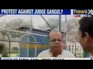 Télécharger la video: Justice AK Ganguly evades questions on Molestation case - NewsX