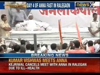 AAP leader Kumar Vishwas meets Anna in Ralegan Siddhi - NewsX