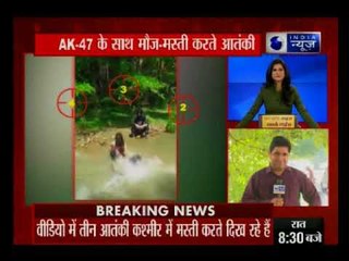 कश्मीर में आतंकवादी AK-47 राइफल के साथ नदी में नहाते और मस्ती करते दिखे