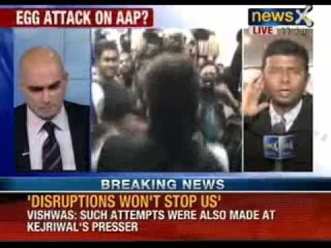 Attacked on AAP leader Kumar Vishwas with egg in press conference