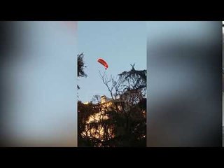 Nxehet derbi/ Të kuqtë provokojnë bardheblutë me një balonë