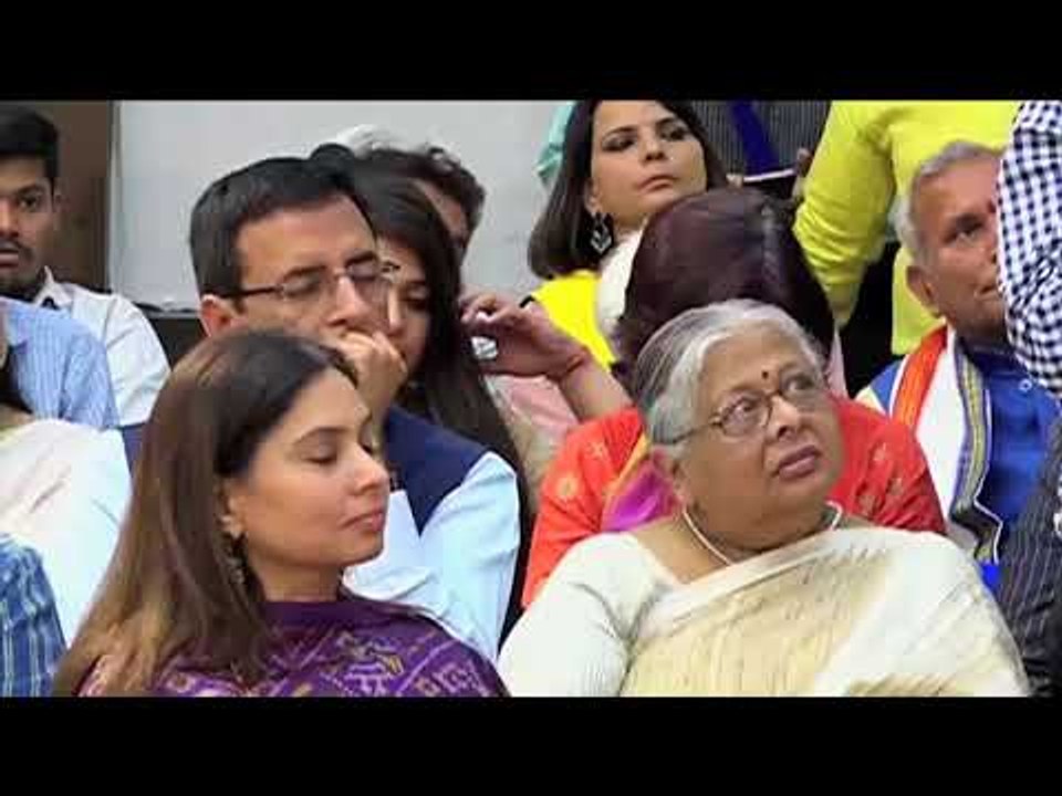 'नितिन गडकरी' ने दीपक चौरसिया की किताब 'कूड़ा-धन...