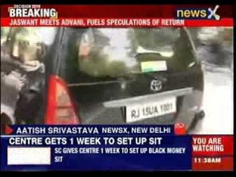 Expelled BJP leader Jaswant Singh meets LK Advani