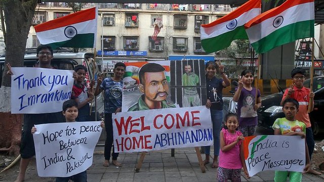 Пакистан передал Индии пленённого пилота