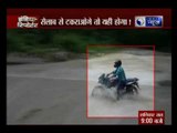 Uttarakhand में बारिश का कहर; तेज़ बहाव के कारण पानी में बहा बाइक सवार