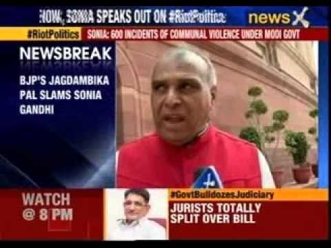 Sonia backs Rahul, blames Modi government of communal violence?