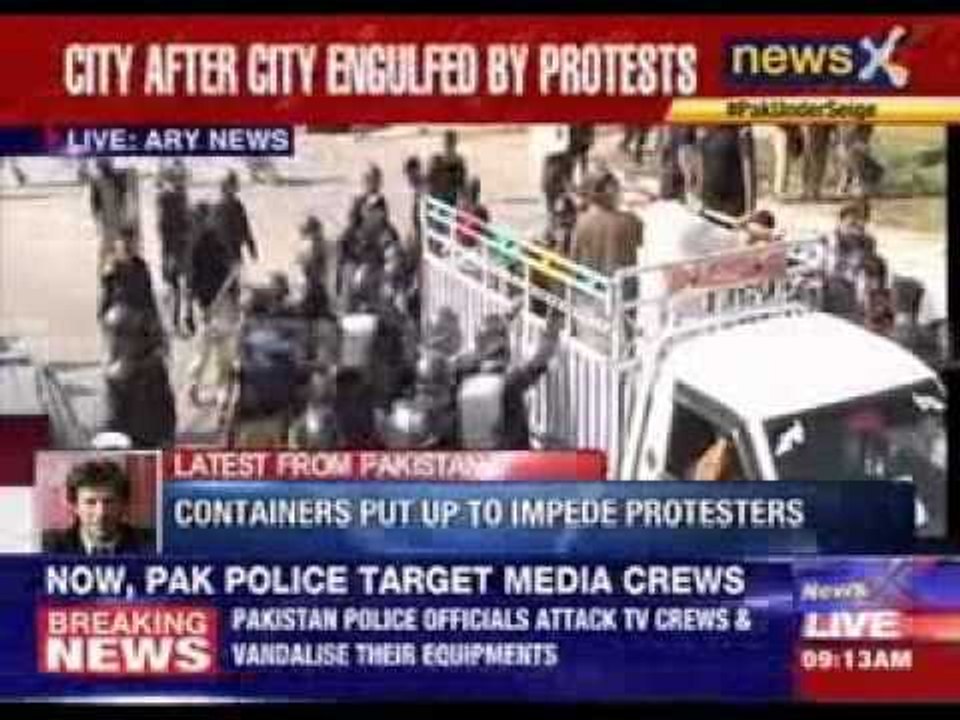 Hundreds hurt In violent Pakistan clashes