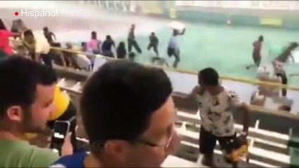 Lluvias convirtieron un estadio de fútbol en una piscina en solo cuestión de segundos