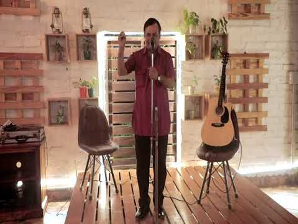 Hindi Shayari: मुझे अपना बना लो तुम तुम्हे अपना बना लूँ मै; Hindi and Urdu Shayari at Guftagu Cafe