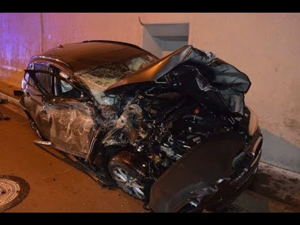 Car going airborne and flipping in spectacular crash; Viral video