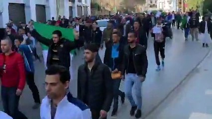 Algérie : Manifestation en direction de la présidence