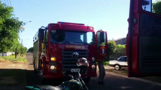 Incêndio em residência mobiliza equipes de Bombeiros