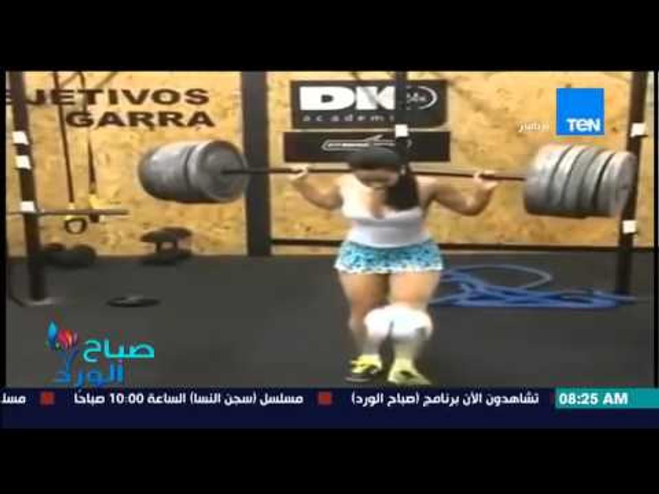 صباح الورد | Sabah El Ward - فيديو لفتاة تستعرض مهاراتها فى كرة القدم أثناء رفع الأثقال