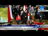 عيد الشرطة - الرئيس السيسى يلتقط الصور التذكارية مع إبناء وأهالى شهداء الشرطة فى ختام الإحتفالية