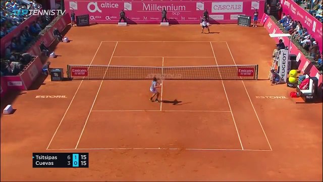 Tennis - Pablo Cuevas fait une feinte de smash pour conclure un point