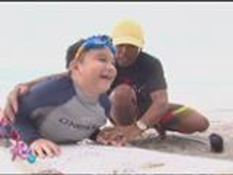 Bimby & Carmela learns surfing