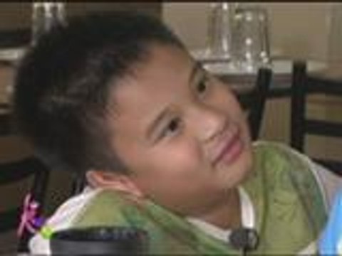 Alex thanks Josh & Bimby for their support in her concert