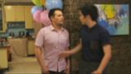 Joel, di maiwasang mapatitig kay Bea