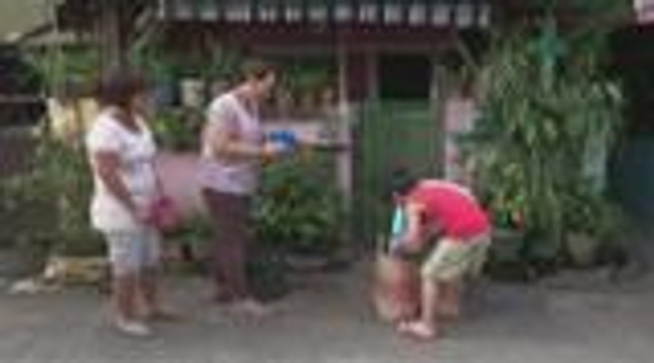 Ningning and Macmac helps Tatay Dondon in selling Daing Cue